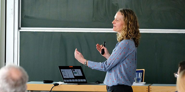 Prof. Dr. Bärbel Hönisch gibt im Rahmen der Marie-Tharp-Lecture Einblicke in ihre Forschungsarbeit. Foto: Jan Steffen/GEOMAR