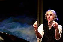 Der saarländische Schauspieler Martin Huber in der Rolle des "Novecento". Foto: Patrick Pfeiffer