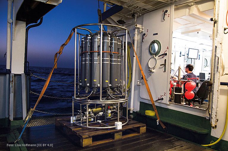 Night operation on the POS519 expedition. A CTD rosette on board the research vessel POSEIDON. It measures the Conductivity, Temperature, and Depth, by pressure. Photo: Lisa Hoffmann (CC BY 4.0)