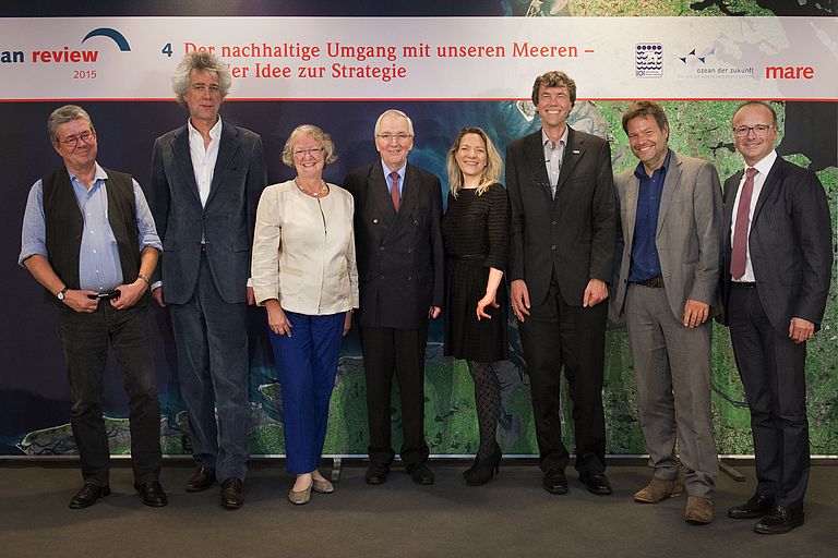 At the official launch of WOR4 at the Representation of Schleswig-Holstein in Berlin: Prof. Dr. Konrad Ott, mare publisher Nikolaus Gelpke, Gesine Meißner, MEP, Prof. Dr. Klaus Töpfer, Prof. Dr. Antje Boetius, Prof. Dr. Martin Visbeck, Dr. Robert Habeck, Minister of Energy, Agriculture, the Environment and Rural Areas of teh State of Schleswig-Holstein, and moderator Karsten Schwanke (from left to right). Copyright: mare