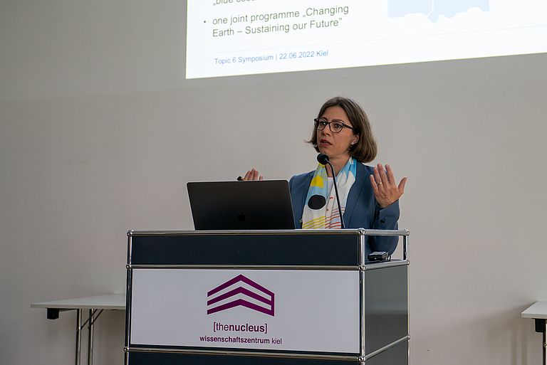 GEOMAR Director Prof. Dr. Katja Matthes giving a speech.