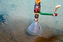 Anhand von Untersuchungen direkt am Meeresboden war es möglich, die Menge des austretenden Gases zu bestimmen. Foto: ROV-Team/GEOMAR