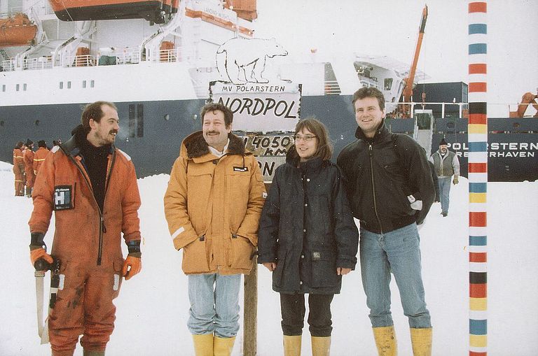 Auch Kieler Wissenschaftler waren bei der Expedition ARCTIC-91 dabei. Dirk Nürnberg, Jörn Thiede, Heidi Kassens und Robert Spielhagen (v.l.) am Nordpol. Foto: Archiv IFM-GEOMAR