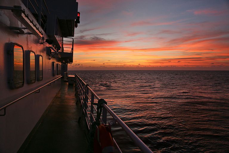 View over the tropical Southeast Pacific from the research vessel METEOR. As new data show the region is a strong source of natural nitrous oxide. Photo: Kerstin Nachtigall, GEOMAR