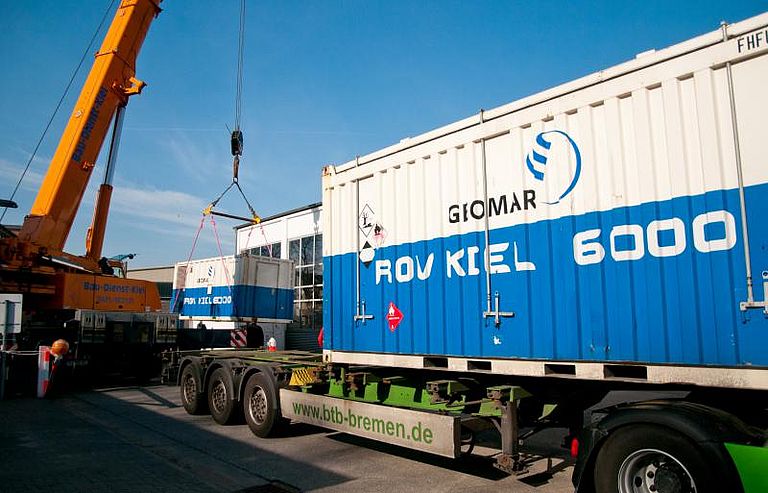 ROV KIEL 6000 fährt stets mit fünf Containern auf Expedition. Foto: J. Steffen, GEOMAR.