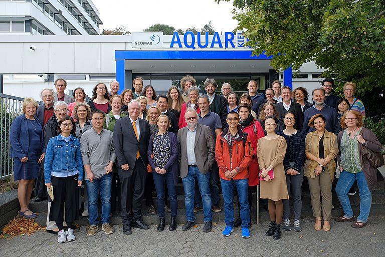 Teilnehmerinnen und Teilnehmer des Symposiums "Aquatic Community Ecology" zu Ehren von Ulrich Sommer. Foto: Jan Steffen/GEOMAR
