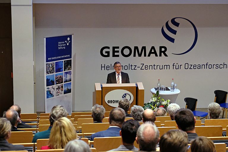 Dr. h.c. Klaus-Jürgen Wichmann, Vorsitzender der Petersen-Stiftung. Foto: Jan Steffen, GEOMAR.