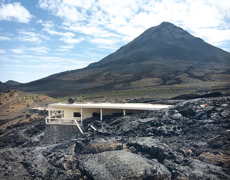Der Pico do Fogo auf der Insel Fogo ist ein sehr aktiver Vulkan. Sein letzter Ausbruch erfolgte von Ende 2014 bis Anfang 2015. Dabei wurden zwei Dörfer durch Lavaströme zerstört. Foto: Lisa Samrock, GEOMAR.