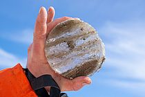 Ice sample with sediment. Photo: Marcus Gutjahr, GEOMAR