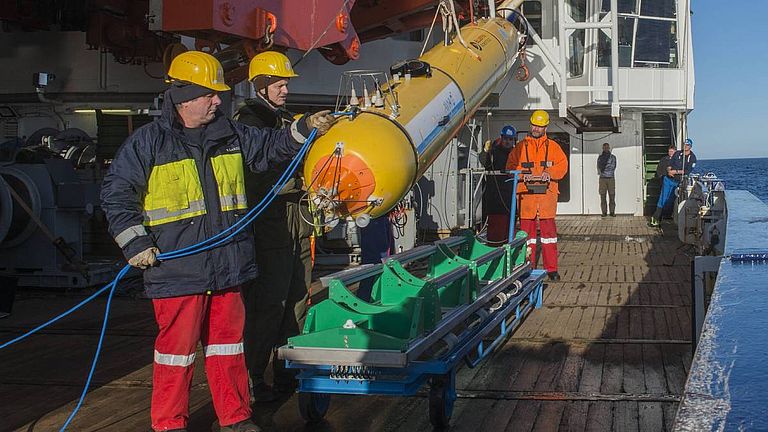 AUV deployment from Polarstern into the Arctic Ocean. Photo: Esther Horvath