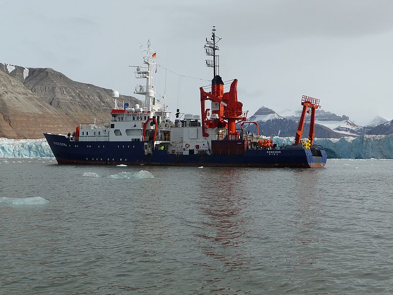 Mit dem Forschungsschiff POSEIDON des GEOMAR (hier während einer Expediton in der Arktis 2011) ist MoLab auf dem Weg zu seinem ersten wissenschaftlichen Einsatz. Foto: O. Pfannkuche, GEOMAR
