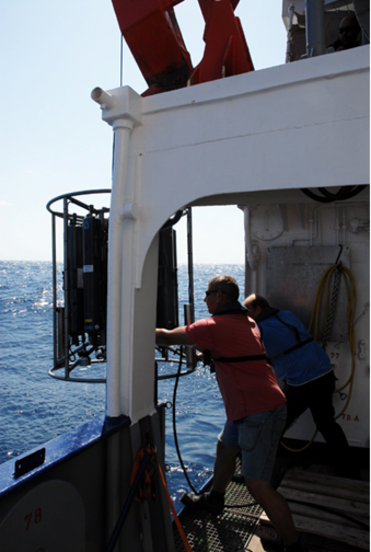 Deployment of the Video-CTD with various sensors integrated in the water sampler rosette (KMS86).