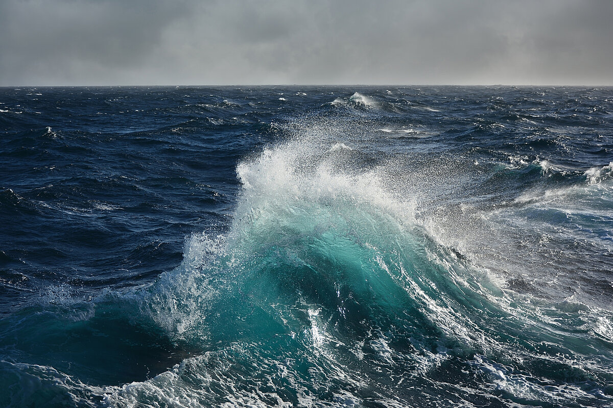 How do Bubbles contribute to Gas Exchange between Air and Sea?