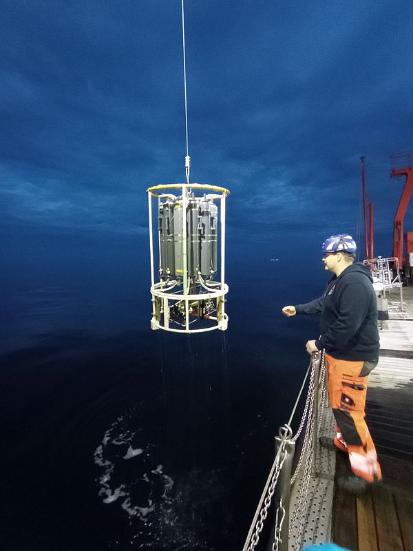 Figure 6: Recovery of a CTD-Rosette during night time. (Photo: Kenneth Arinaitwe)