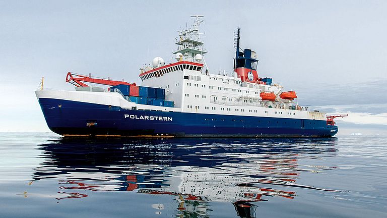 POLARSTERN during the launch of a heavy lift in the Antarctic Amundsen Sea