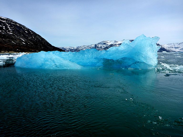 Schmelzender Eisberg im Südwesten Grönlands. Foto: Thomas Juul-Pedersen, GINR