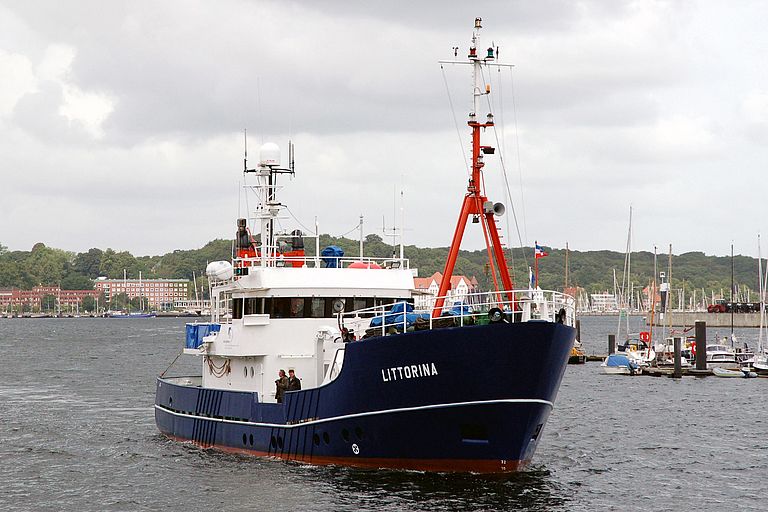 Researchers and technicians take the research vessel LITTORINA to Boknis Eck once every month. Photo: Katja Machill, GEOMAR