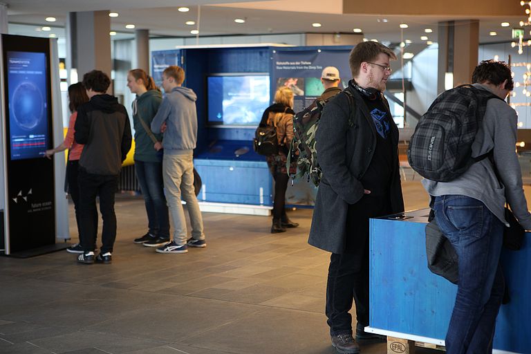 Zum ersten mal auf der Kieler Woche zu sehen: Die Ausstellung "Future Ocean Dialogue". Foto: Mette Lüning, Future Ocean