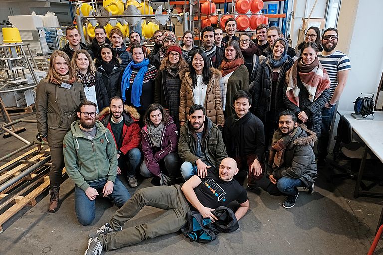 The Helmholtz Juniors in the GEOMAR Technology and Logistics Centre. Photo: Jan Steffen/GEOMAR