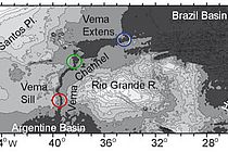 Topographie des Vema-Kanals im Südatlantik. Die farbigen Kreise korrespondieren zu den Messreihen in Abb. 2. Quelle: W. Zenk, IFM-GEOMAR.