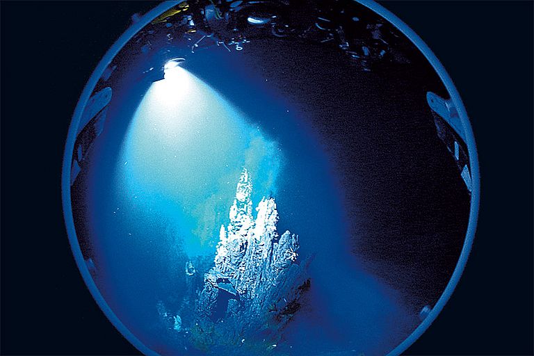 Im Fischaugenbild der 4K-Filmkamera bietet sich ein weites Panorama. Foto: GEOMAR