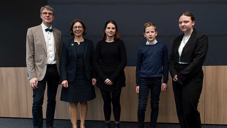 Professor Dr. Arne Körtzinger, Professor of Marine Biogeochemistry at GEOMAR and Chairman of the Annette Barthelt Foundation, GEOMAR Director Professor Dr. Katja Matthes, Awardee Dr. Jenna Balaguer and the musicians Benjamin Wetzig and Vasylysa Martynova (from left). Photo: Maike Nicolai, GEOMAR