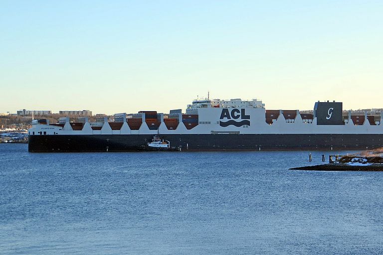 Das Container-Schiff Atlantic Star der Atlantic Container Line, ein Schwesterschiff der als Sensorträger genutzten Atlantic Sail, in Hamburg. Foto: Tobias Steinhoff/GEOMAR