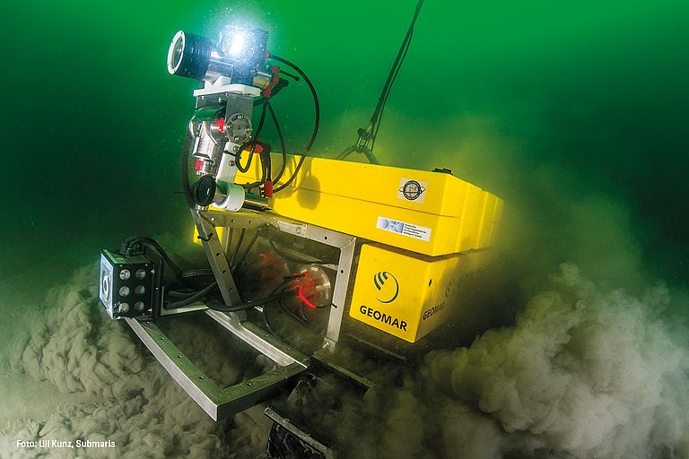 The deep sea crawler VIATOR conducting test operations in the Baltic Sea. Photo: Uli Kunz (Submaris)