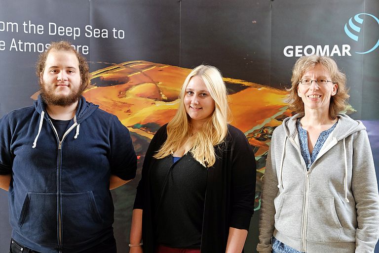 Auch Felix Markó, Kira Hoffmann und Ute Schröder haben in diesem Sommer ihre Berufsausbildung am GEOMAR erfolgreich abgeschlossen. Foto: Jan Steffen, GEOMAR