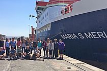 The international team of scientist in fron the research vessel Maria S. Merian in Cape Town. Photo: private.