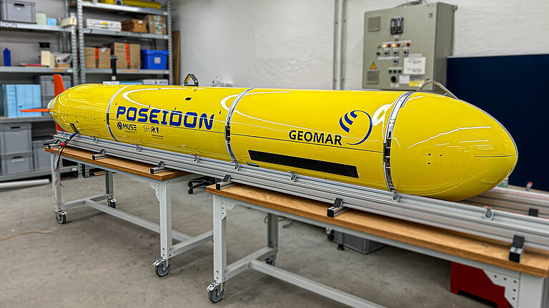 AUV Poseidon fertig montiert in der Werkstatt.