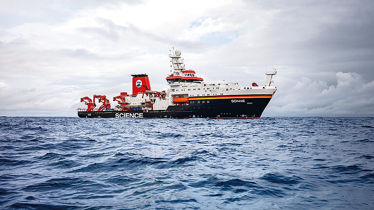 The research vessel SONNE out at sea