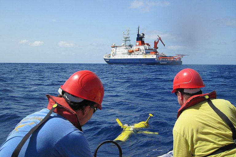 Der Forschungseisbrecher POLARSTERN barg die Gleiter planmäßig nach zwei Monaten. Foto: M. Müller, IFM-GEOMAR