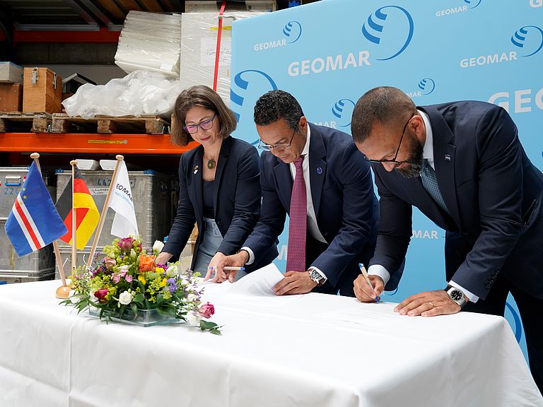 Signing of an agreement for the joint further development of the Ocean Science Centre Mindelo. 
