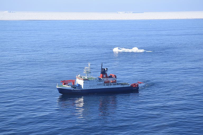 Research vessel POLARSTERN in the Antarctic during the "EASI-1" expedition. Photo: Marcus Gutjahr, GEOMAR