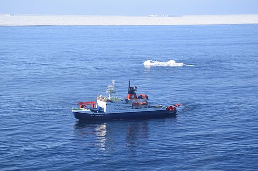 Research vessel POLARSTERN in the Antarctic during the "EASI-1" expedition. Photo: Marcus Gutjahr, GEOMAR