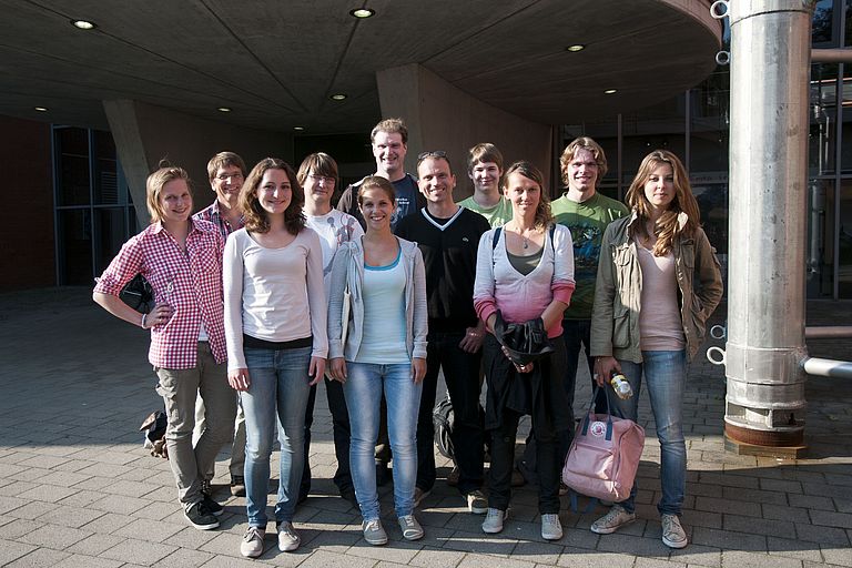 Teilnehmerinnen und Teilnehmer der 6. Sommerschule für Marine Geowissenschaften mit einigen Dozenten und Dozentinnen vom GEOMAR. Foto: J. Steffen
