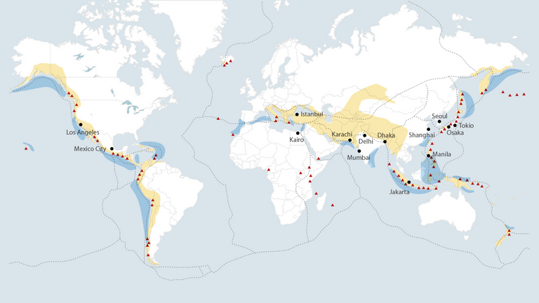 Weltkarte mit Zonen möglicher Naturgefahren und ausgewählten Millionenstädten 